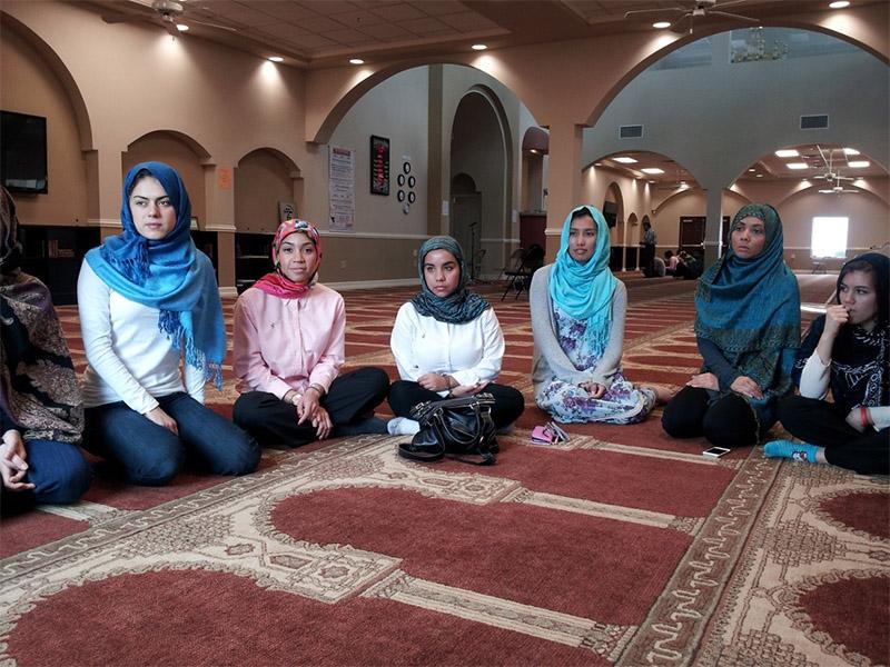 UIW学生在穆斯林儿童教育和公民中心学习